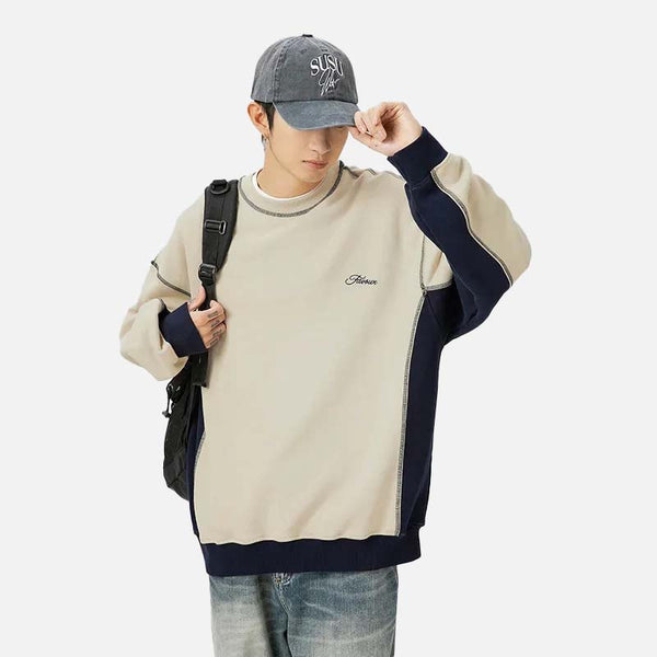 Isoliertes, lockeres, lässiges Sweatshirt mit Buchstaben-Spleiß