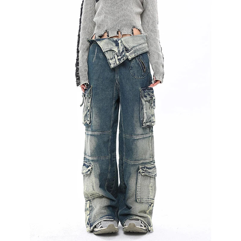 Model wearing the blue Baggy Cargo Jeans