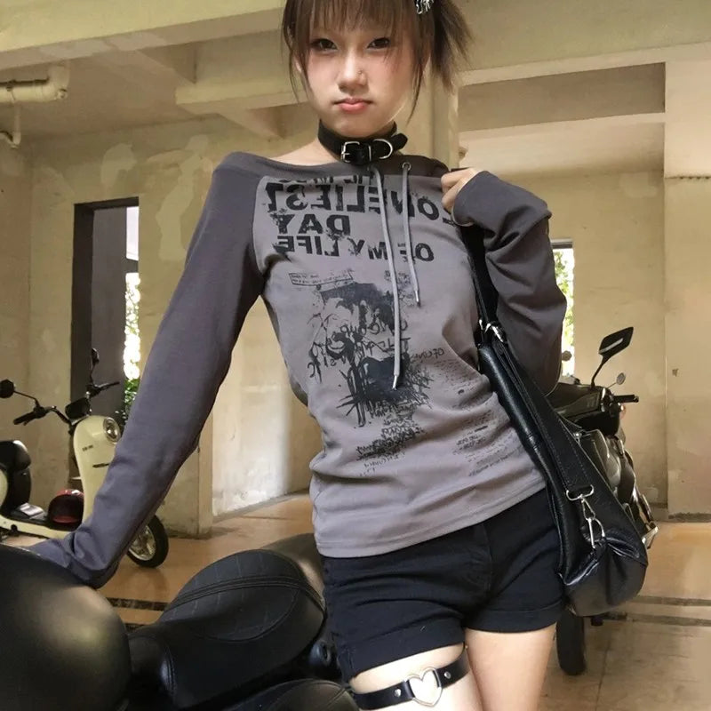 Model wearing the gray Abstract Graphic Long-Sleeve T-shirt