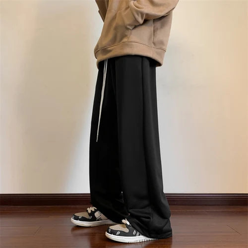 Model wearing the black Casual Baggy Relaxed Sweatpants