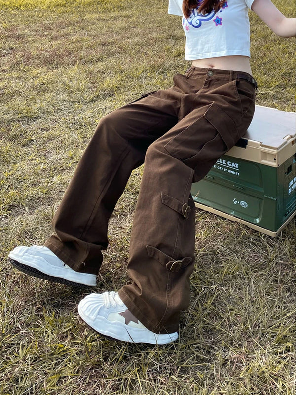Model wearing the brown Y2k Baggy Straight Leg Cargo Pants 