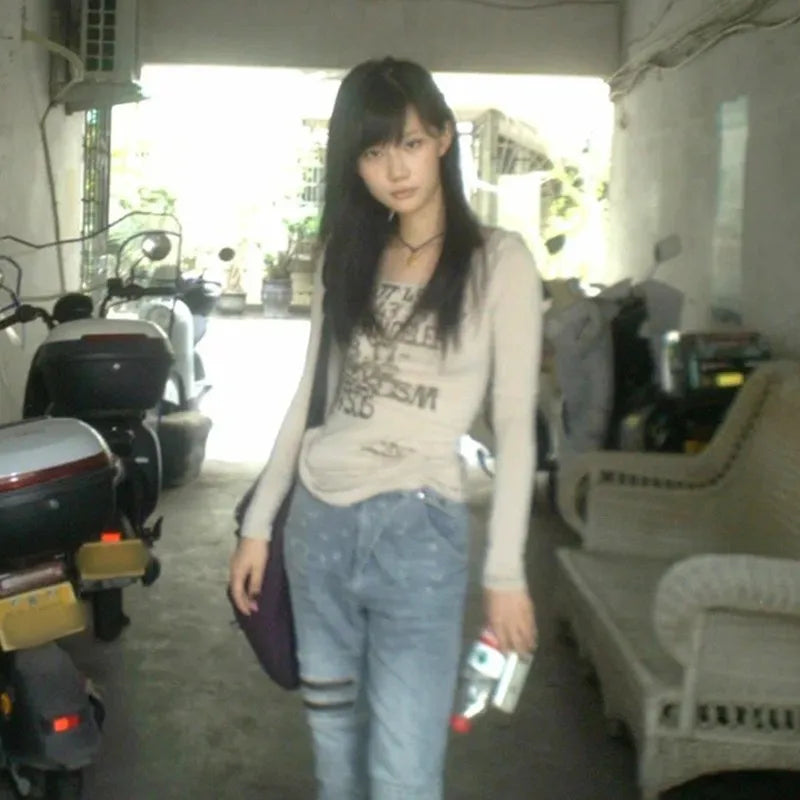 Model wearing the gray Long-Sleeve Graphic T-Shirt