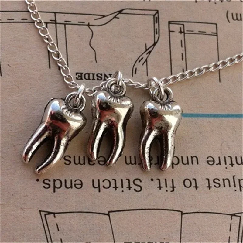 Front view of the Tooth Pendant Necklace 