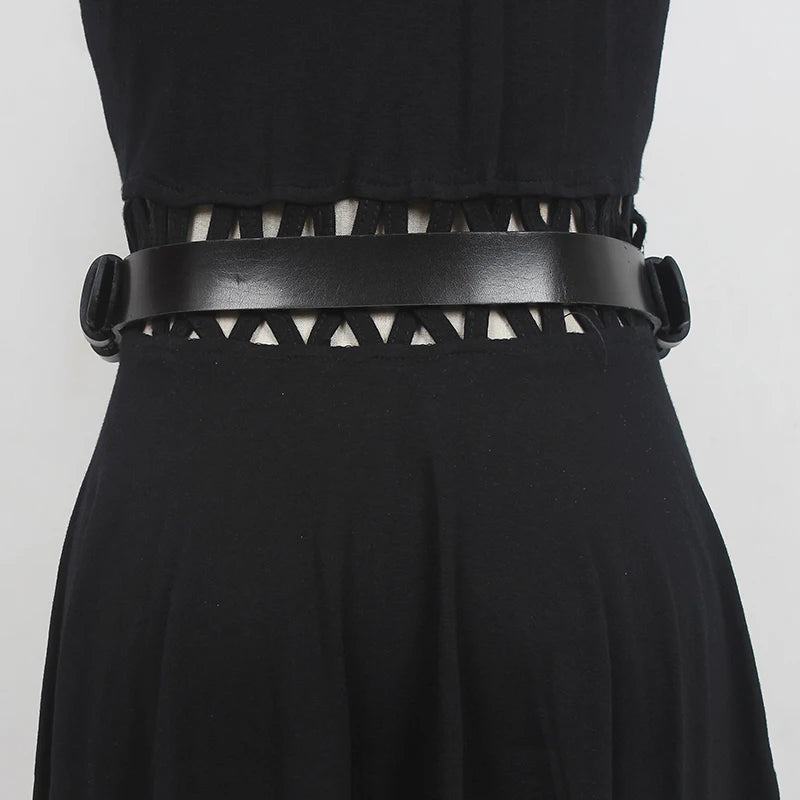 Model wearing the black Chain-Lock Leather Belt