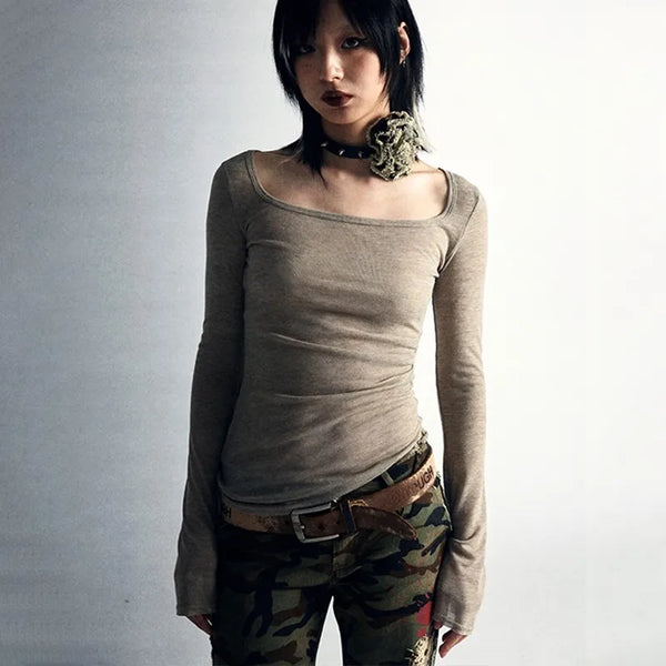 Model wearing the gray Cityscape Chic T-Shirt