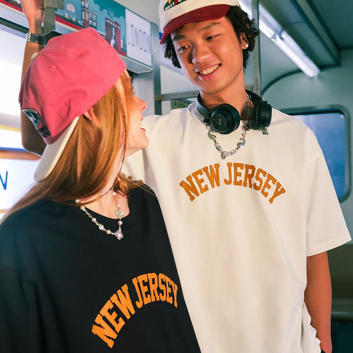 2 Models standing in the a train while wearing the New Jersey Letter Print T-shirt from DAXUEN.