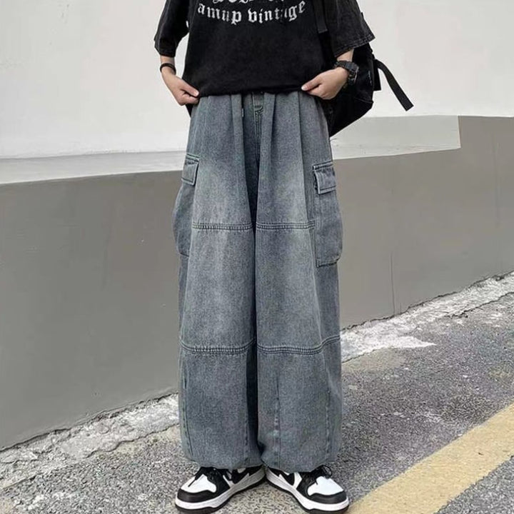 A model wearing the cool blue color of the Baggy Elastic Waist Pants from DAXUEN